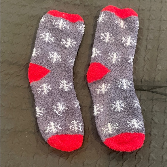 3 Pack of Cozy, fuzzy socks - Picture 7 of 7